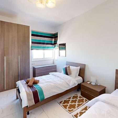 Amazing Spacious Apartment With Bbq & Jacuzzi Saint Julian's エクステリア 写真