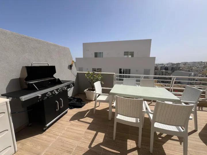 Amazing Spacious Apartment With Bbq & Jacuzzi Saint Julian's エクステリア 写真