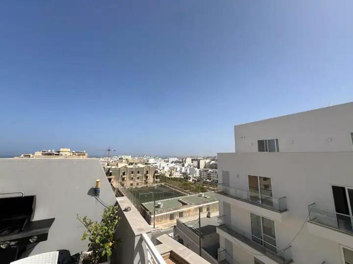 Amazing Spacious Apartment With Bbq & Jacuzzi Saint Julian's エクステリア 写真