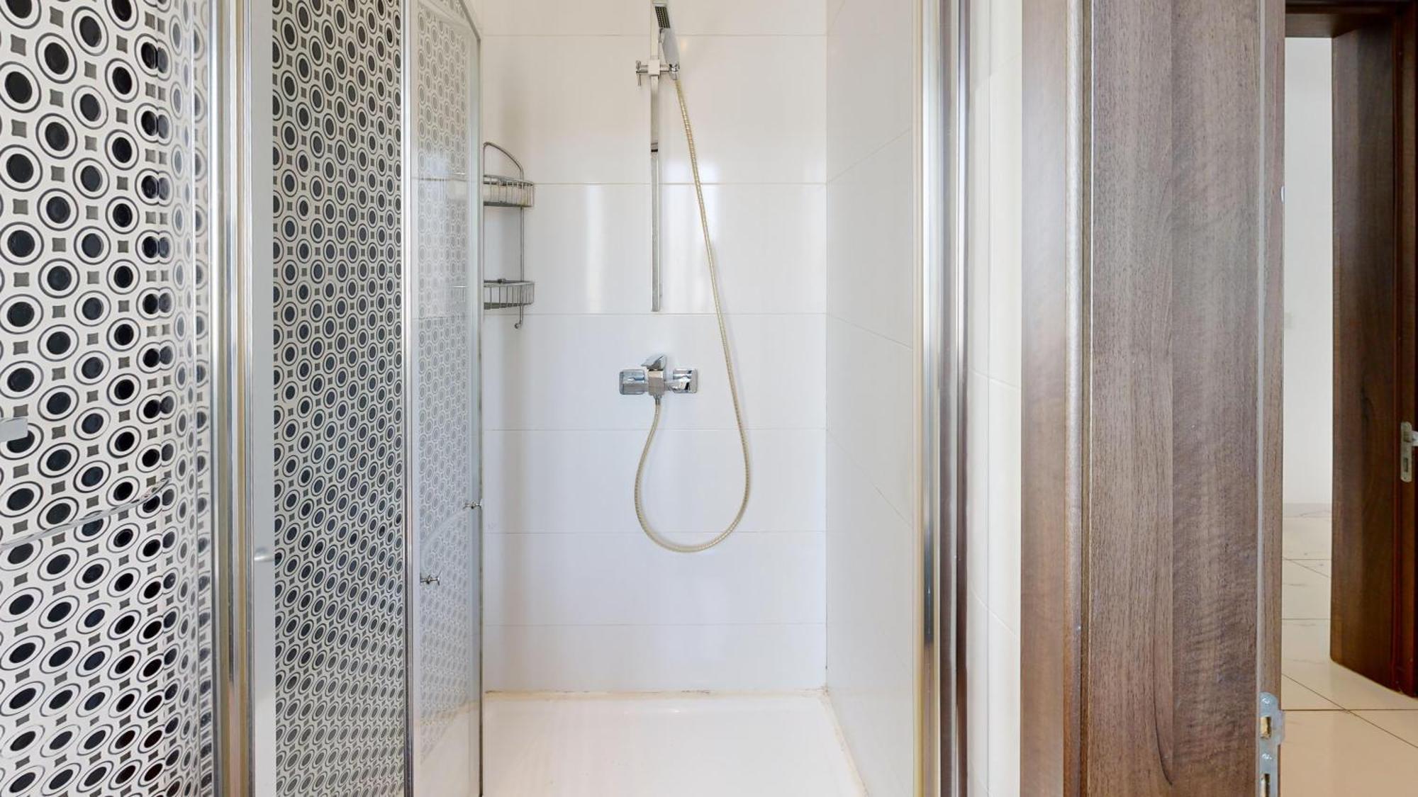 Amazing Spacious Apartment With Bbq & Jacuzzi Saint Julian's エクステリア 写真